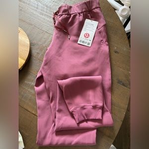 Lululemon On the Fly Jogger